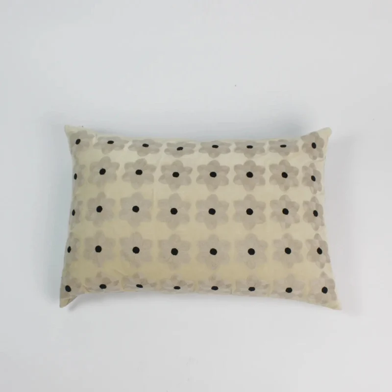 Coussin fleurs ivoire
