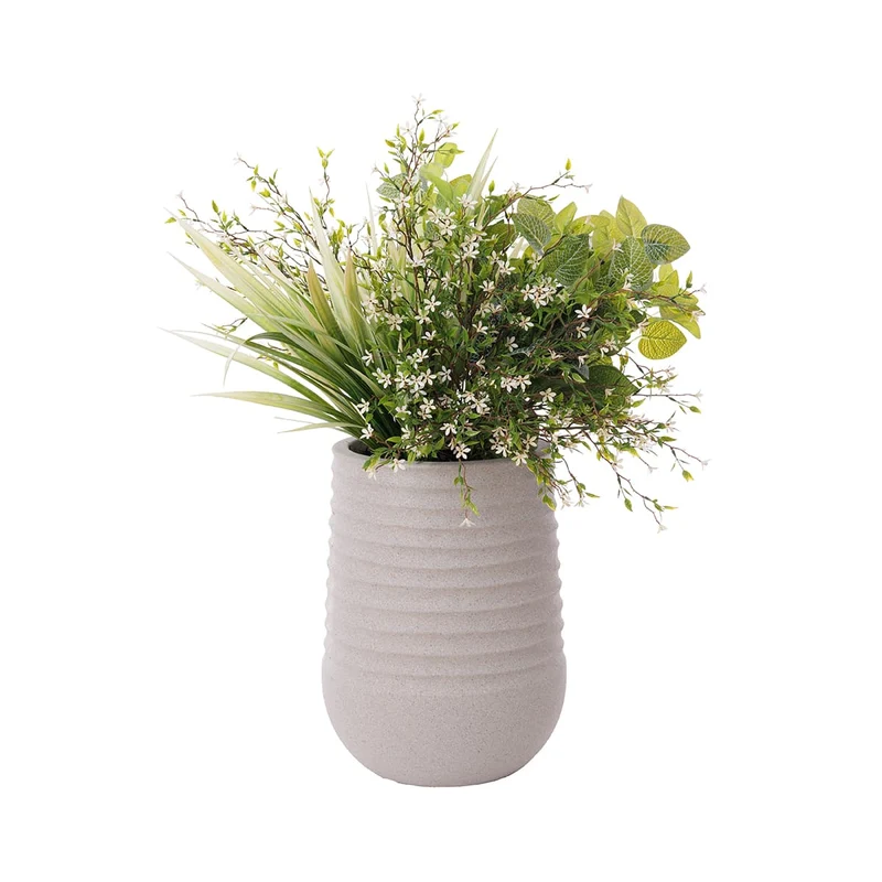 Arrangement de fleurs blanches artificielles